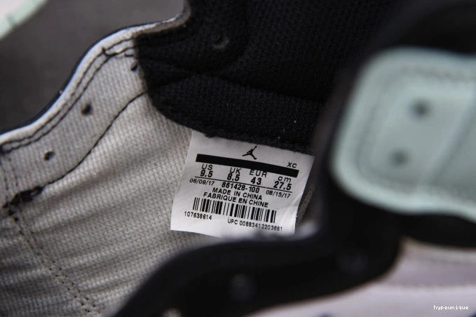 HYPE 1 Igloo High Jordan Retro 861428-100 0706